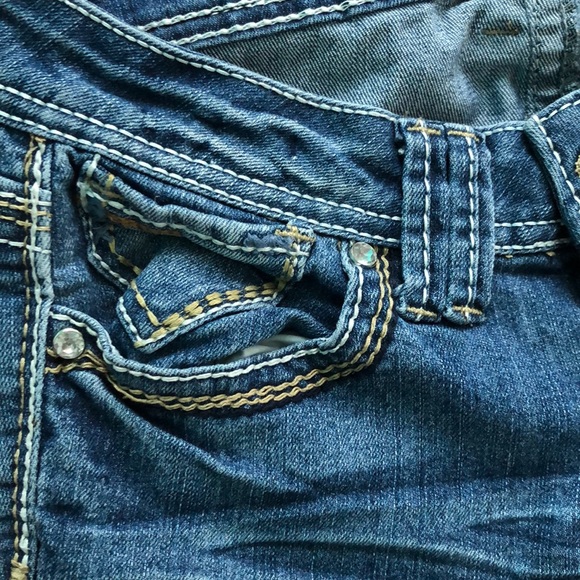 Women’s Jean Capri Pants - Picture 5 of 5